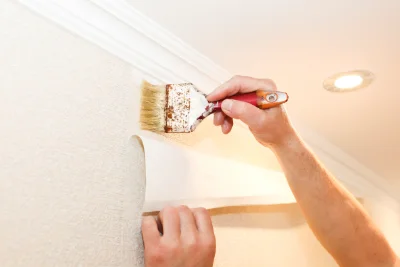 Pose de papier peint à Languenan — revêtements muraux et toiles de verre